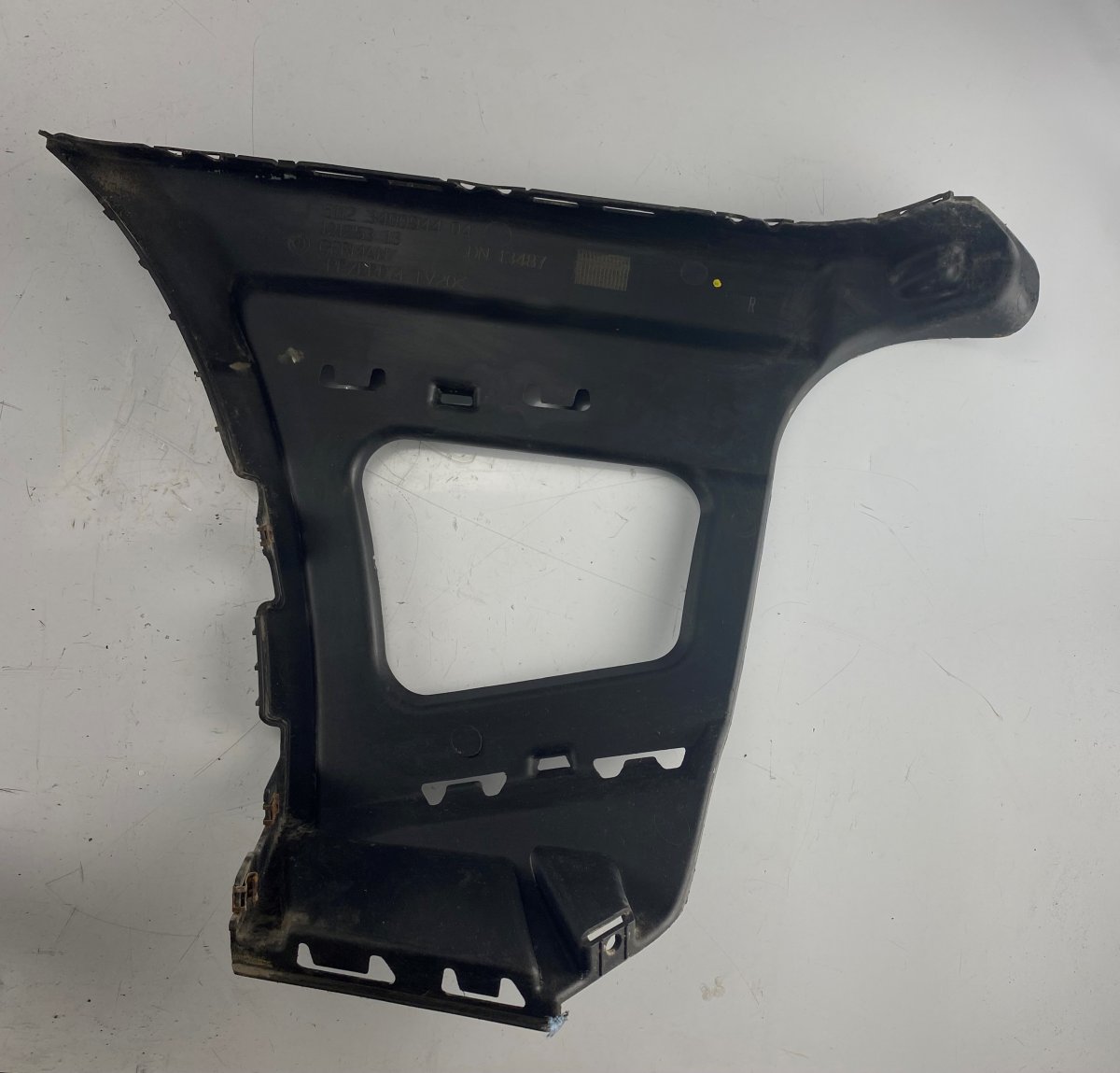 BMW X3 (E83) Rear bumper carrier holder on right fender BMW X3 (E83) (2004-2012) rear bumper carrier ho...