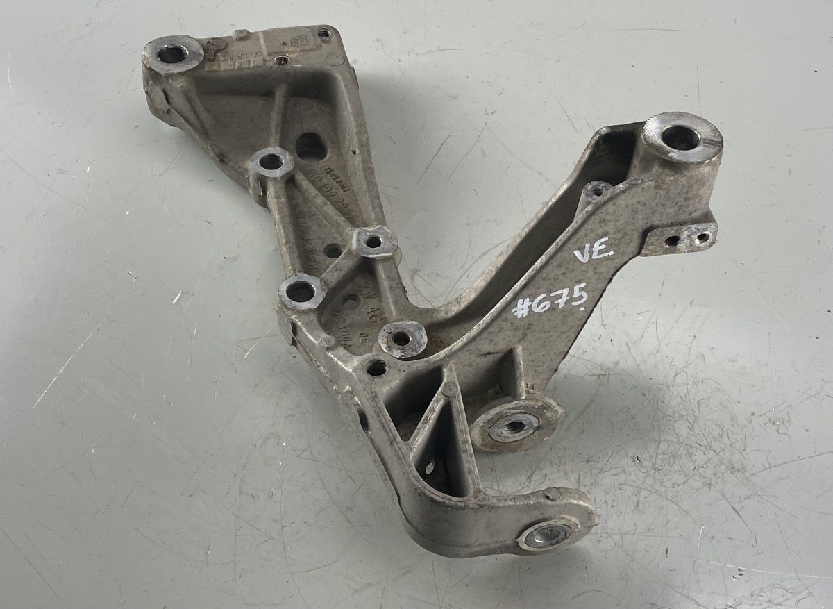 Skoda Octavia Bracket, front axle control arm left SKODA OCTAVIA II (1Z) (2004-2013) Bracket, fron...