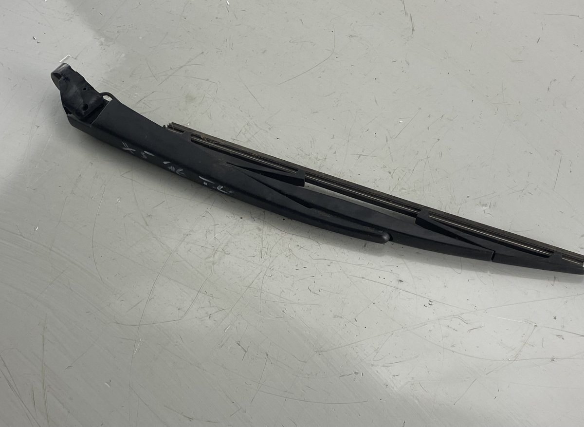 BMW X5 (F15) Rear window wiper arm