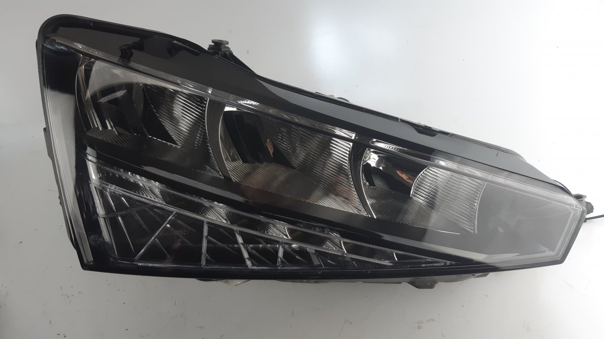 Skoda Scala Right headlight SKODA SCALA (NW1) (2019-) Right headlight 65794...