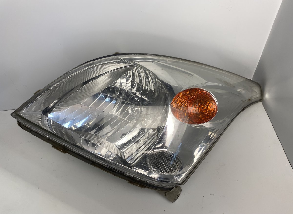 Toyota Land Cruiser 100 Left headlight Left headlight — TOYOTA LAND CRUISER 120 (2002-...