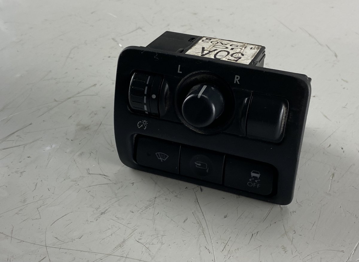 Subaru Legacy ASR switch