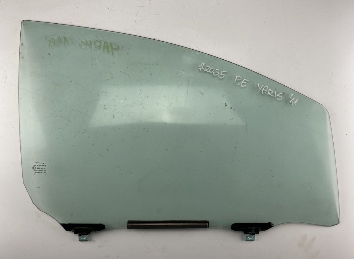 Toyota Yaris Door window glass front right
