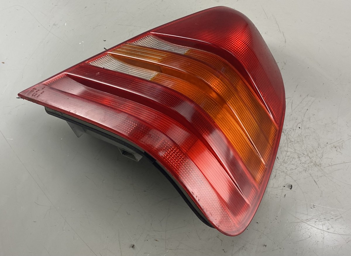 Mercedes-Benz 200 - 500 / E (W124) Tail light, right MERCEDES-BENZ C-CLASS (W202) (1993-2001) Tail l...