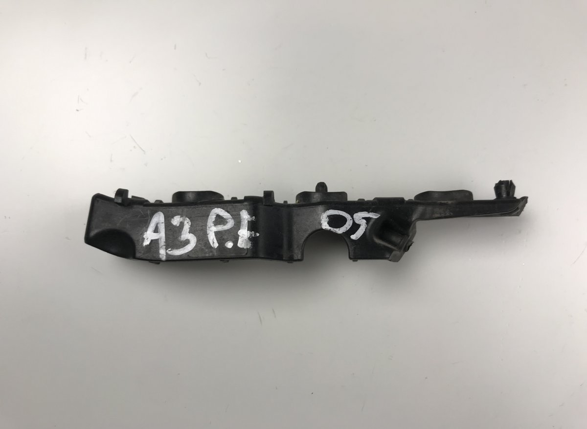 Audi A3 (8P) Front bumper bracket on right fender AUDI A3 (8P) (2003-2012) Front bumper bracket o...