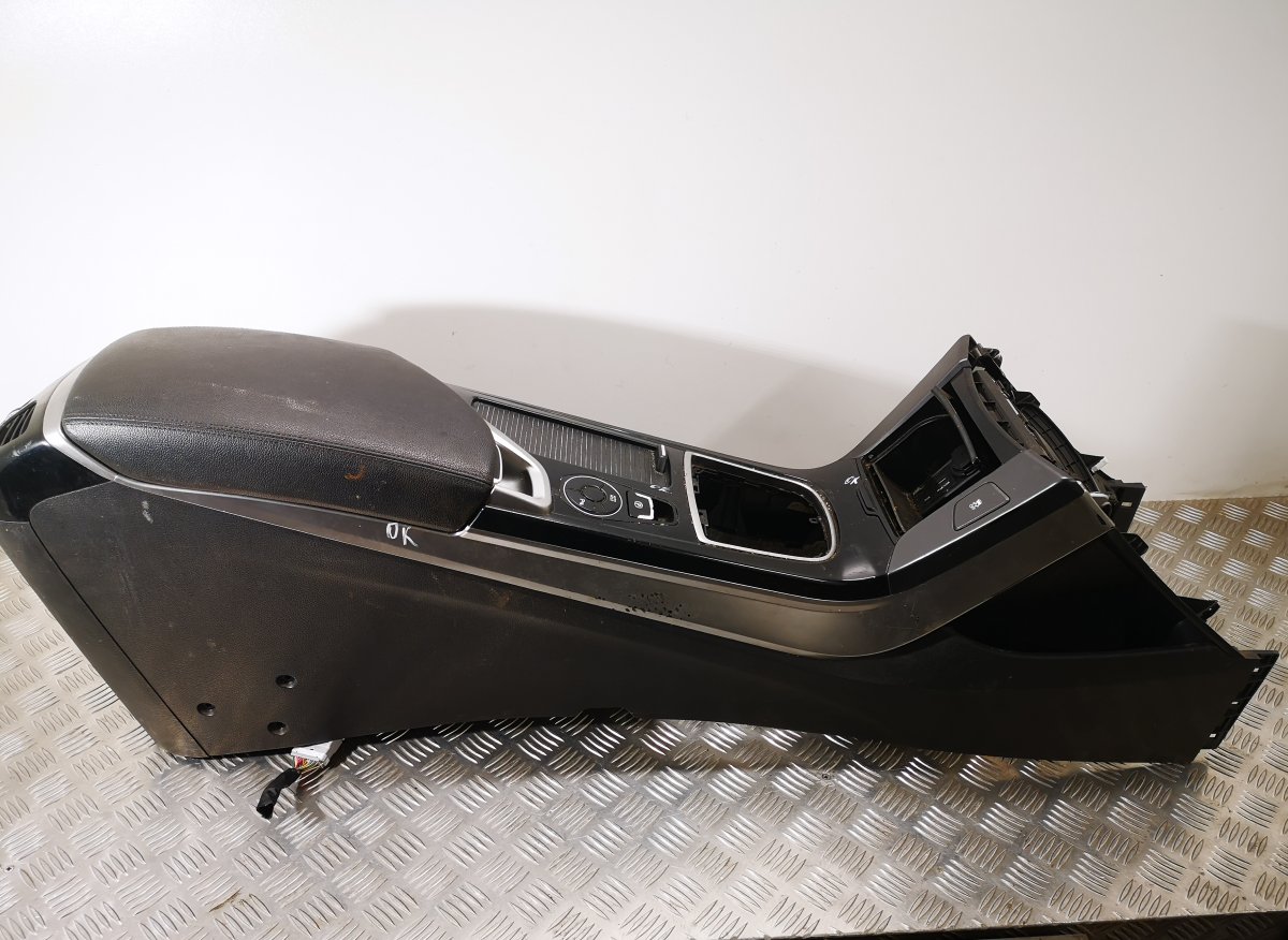 Hyundai i40 center console HYUNDAI i40 (VF) (2011-2019) center console 846...