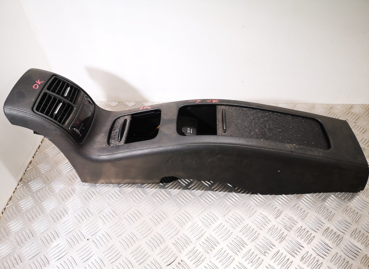 Mercedes-Benz CLS (C219) center console MERCEDES-BENZ CLS (C219) (2004-2010) center con...