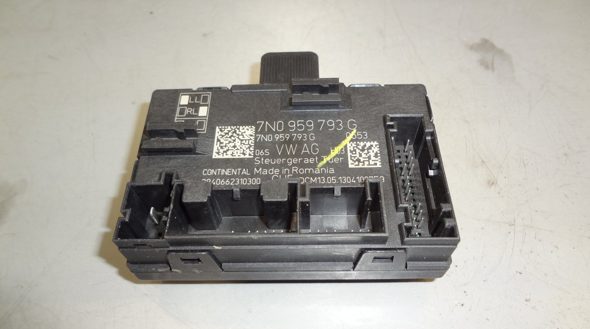 Volkswagen Sharan Door control unit front left VW SHARAN II (7N) (2010-2022) Door control unit...