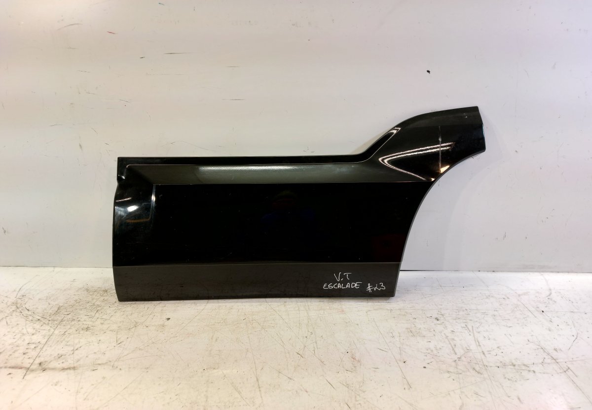 Cadillac Escalade Rear left lower door moulding CADILLAC ESCALADE (1998-2006) Rear left lower d...