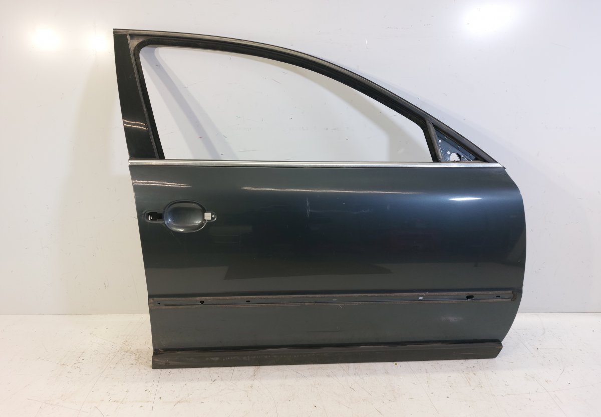 Volkswagen Passat Front Right Door VW PASSAT B5 (3B3) (2000-2005) Front Right Door...