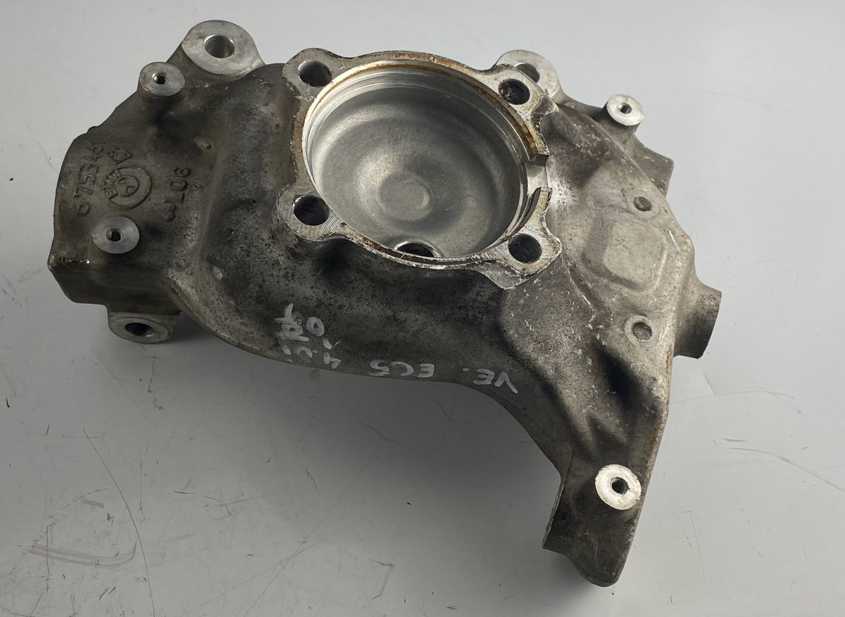 BMW 7 (E65 / E66 / E67 / E68) Wheel bearing housing front left