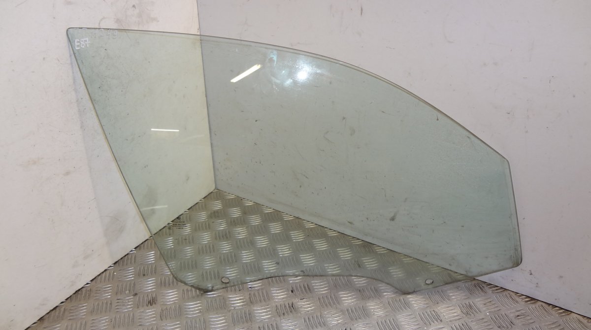 BMW 1 (E81 / E82 / E87 / E88) Front right door window glass