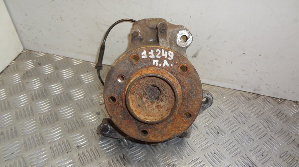 BMW 1 (E81 / E82 / E87 / E88) Wheel bearing housing, front left