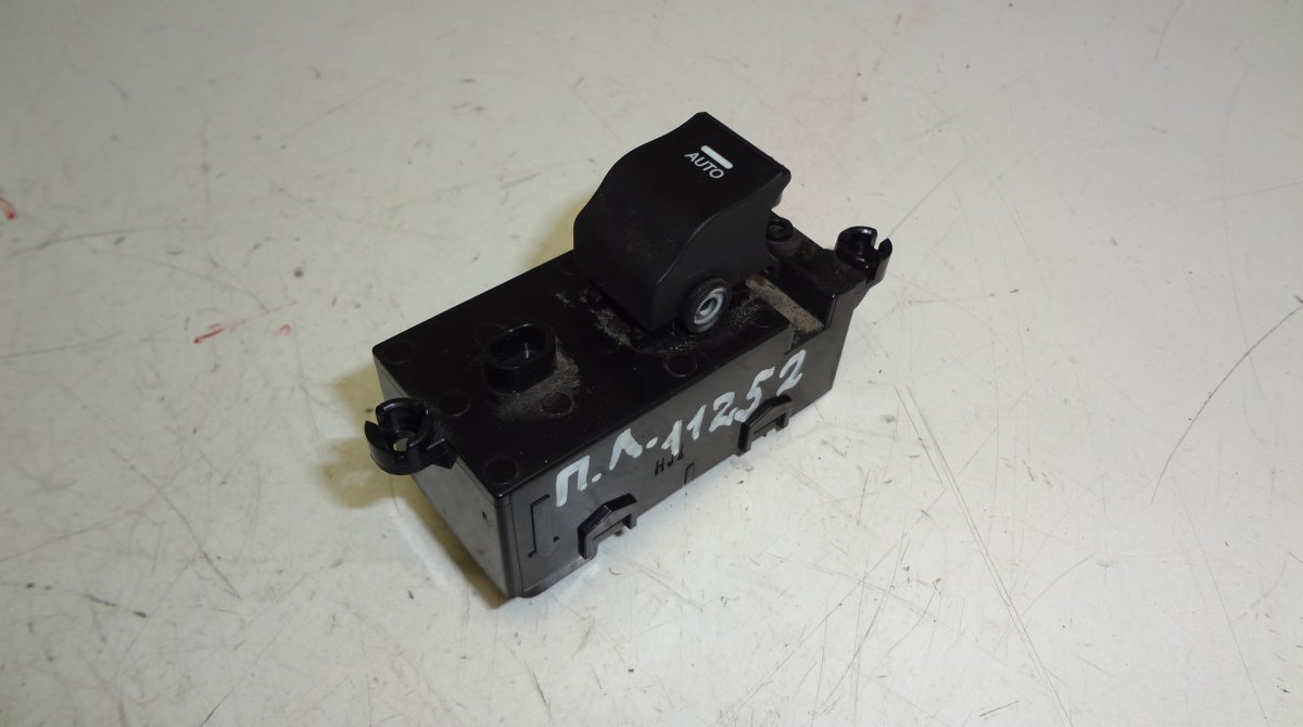 Hyundai i40 Front Left Electric Window Switch HYUNDAI i40 (VF) (2011-2019) Front Left Electri...