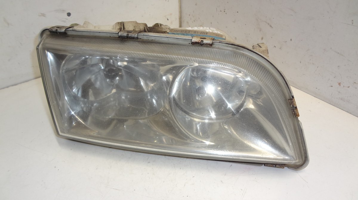 Volvo S40 Right headlight VOLVO S40 / V40 (VS, VW) (1995-2004) right head...