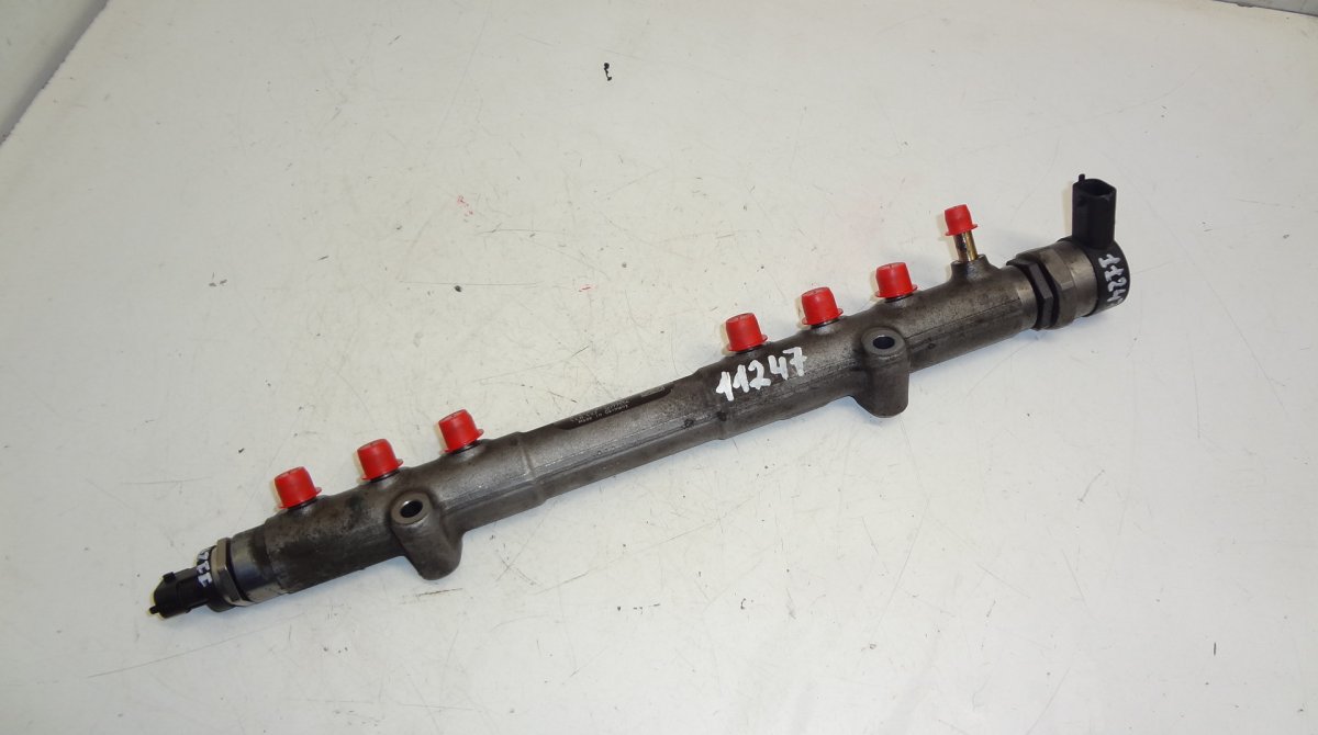 Volvo XC90 Fuel Distributor / fuel rail VOLVO XC90 I (2002-2014) Fuel Distributor / fue...