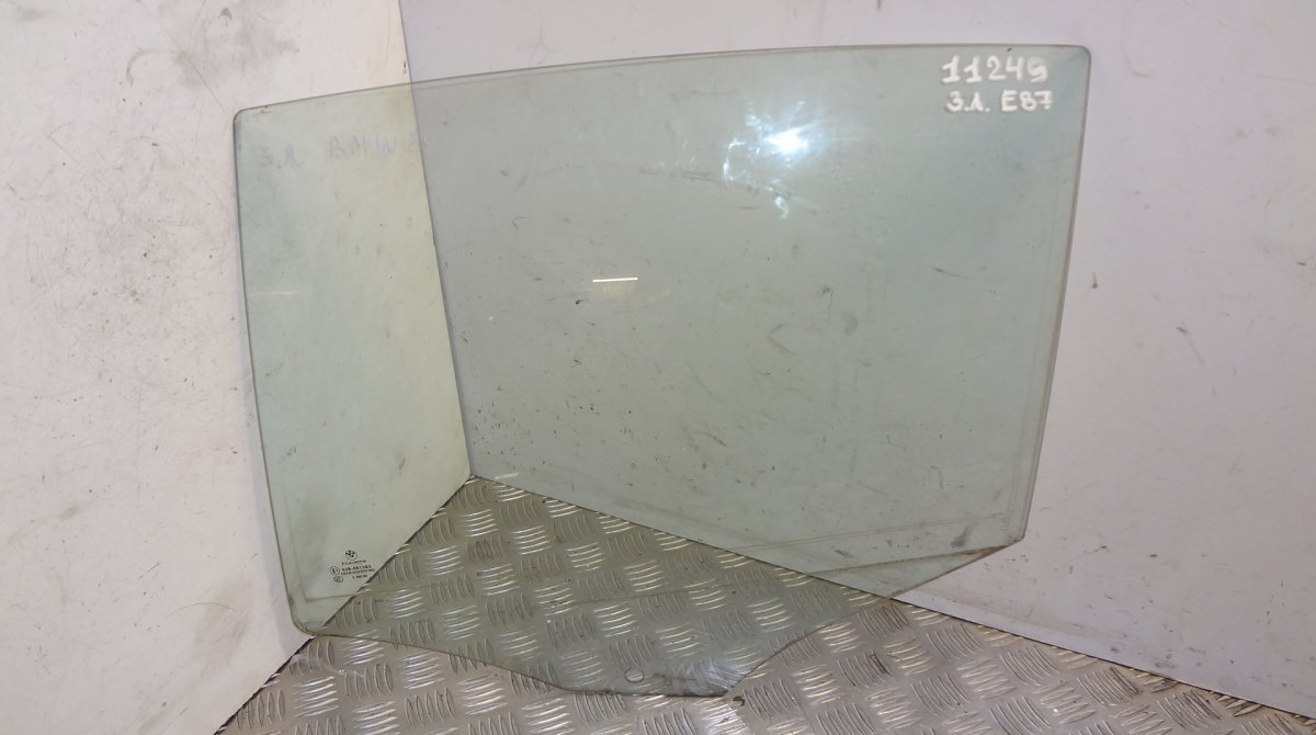BMW 1 (E81 / E82 / E87 / E88) Rear left door window glass
