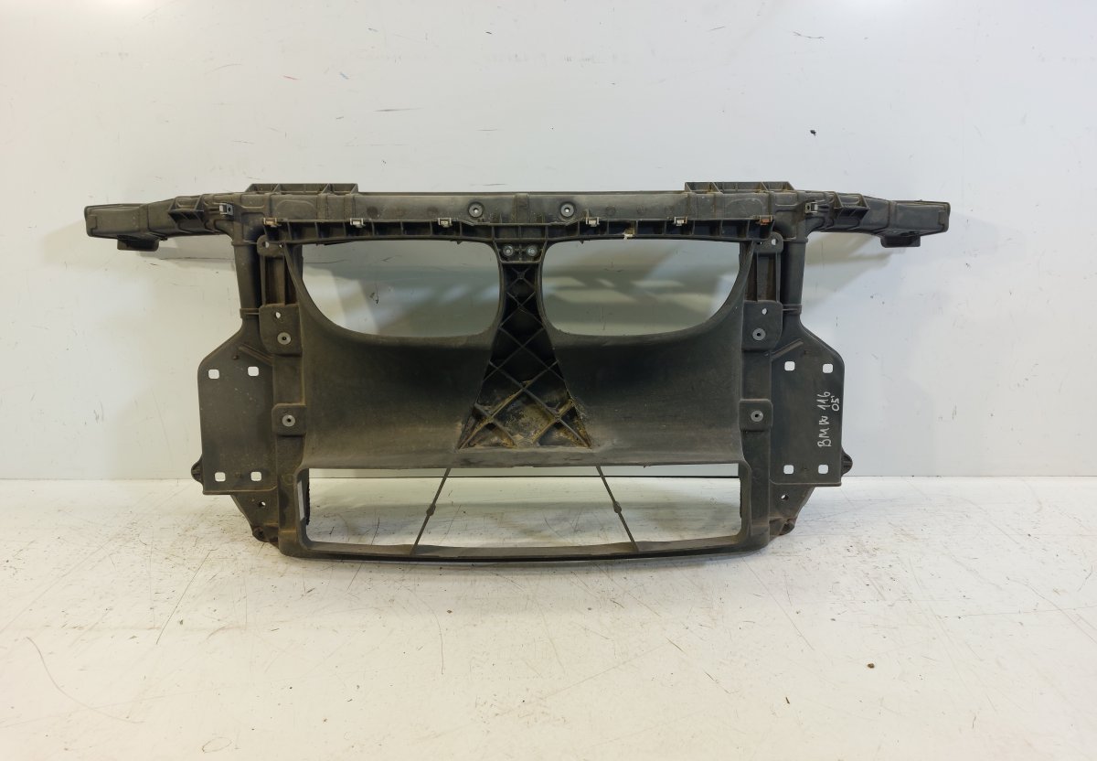 BMW 1 (E81 / E82 / E87 / E88) Front panel