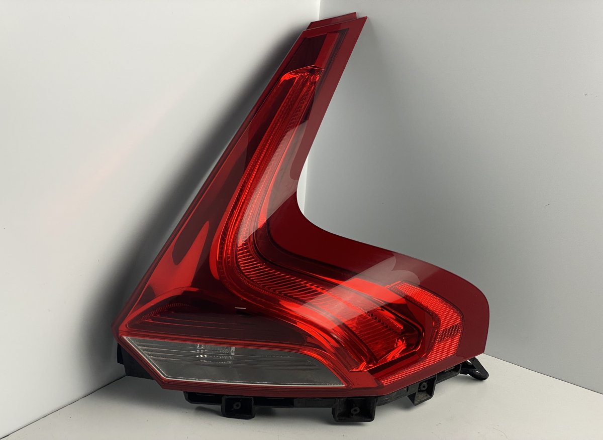 Volvo V40 Tail light, right VOLVO V40 (2012-2019) Tail light, right 3139547...