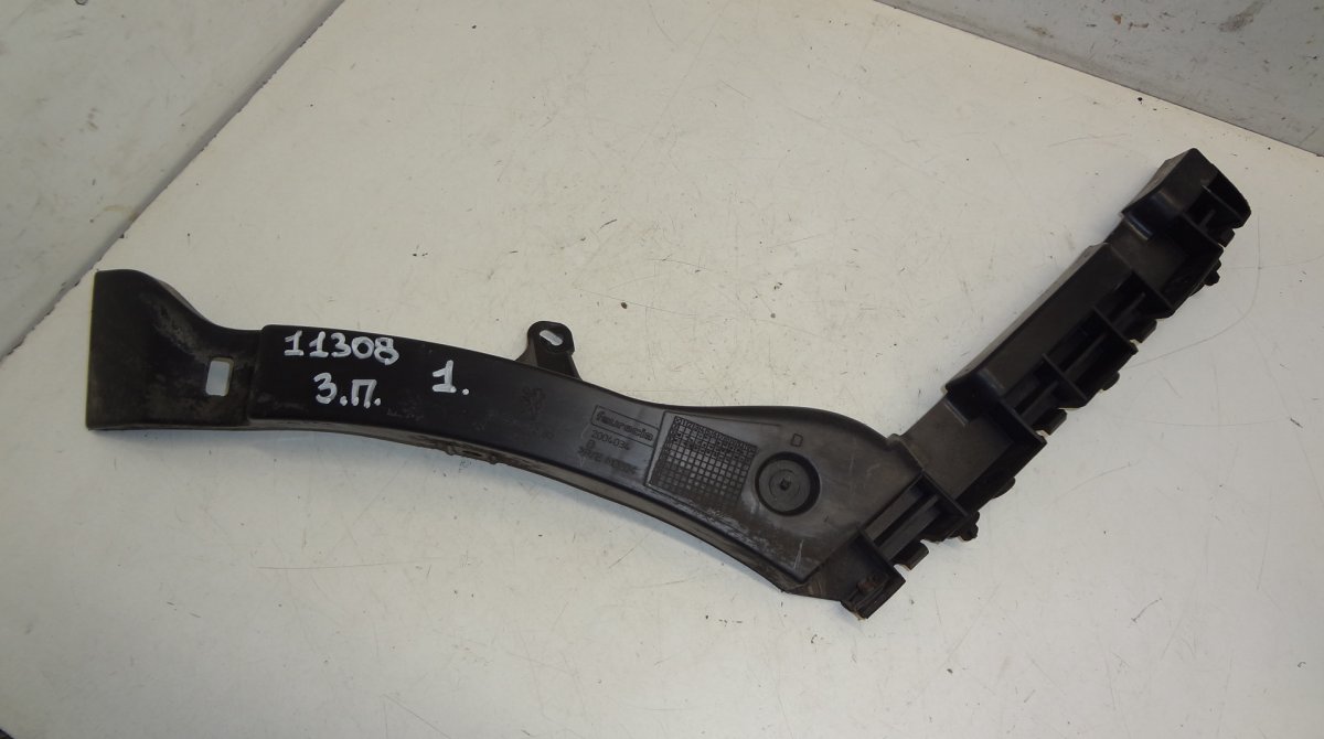 Peugeot 3008 Rear bumper carrier holder on right fender