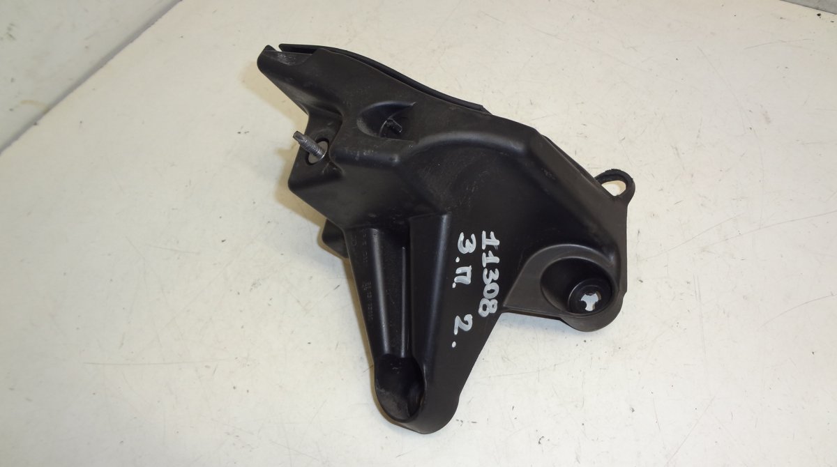 Peugeot 3008 Rear bumper carrier holder on right fender