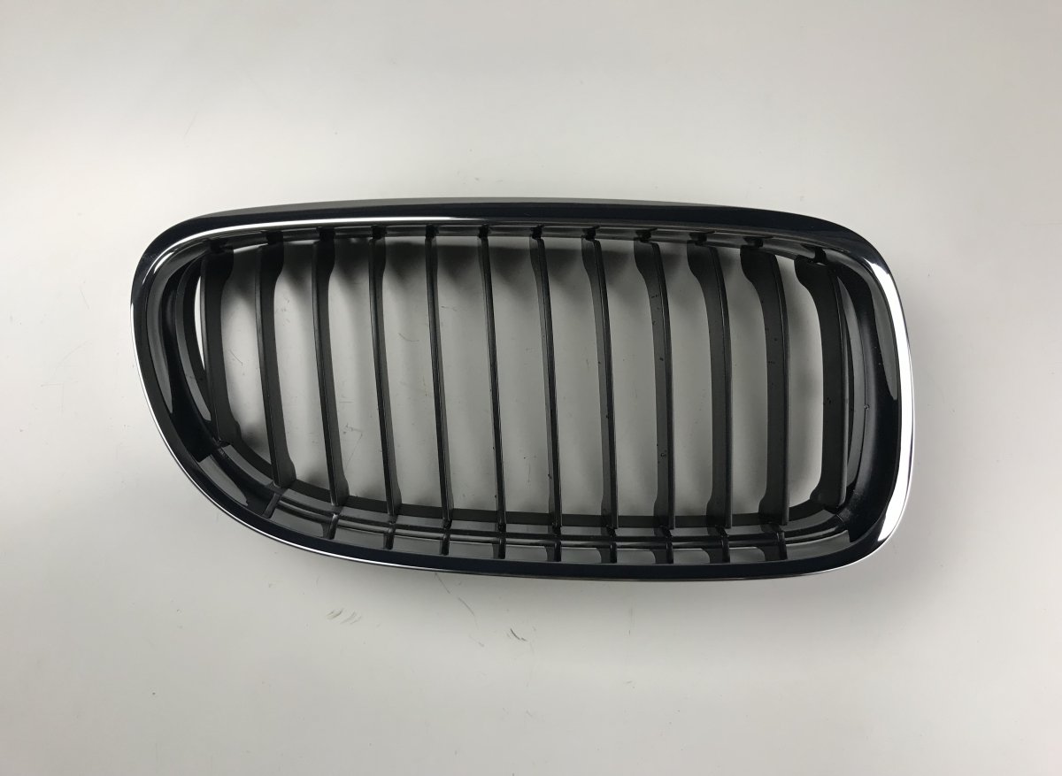 BMW 3 (E90 / E91 / E92 / E93) Radiator Grille right part