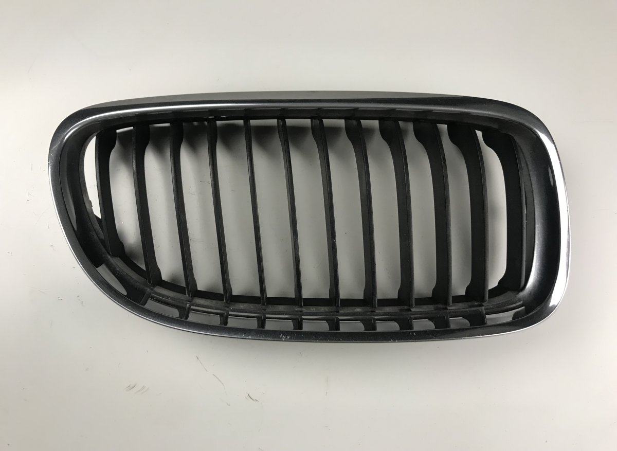 BMW 3 (E90 / E91 / E92 / E93) Radiator Grille right part