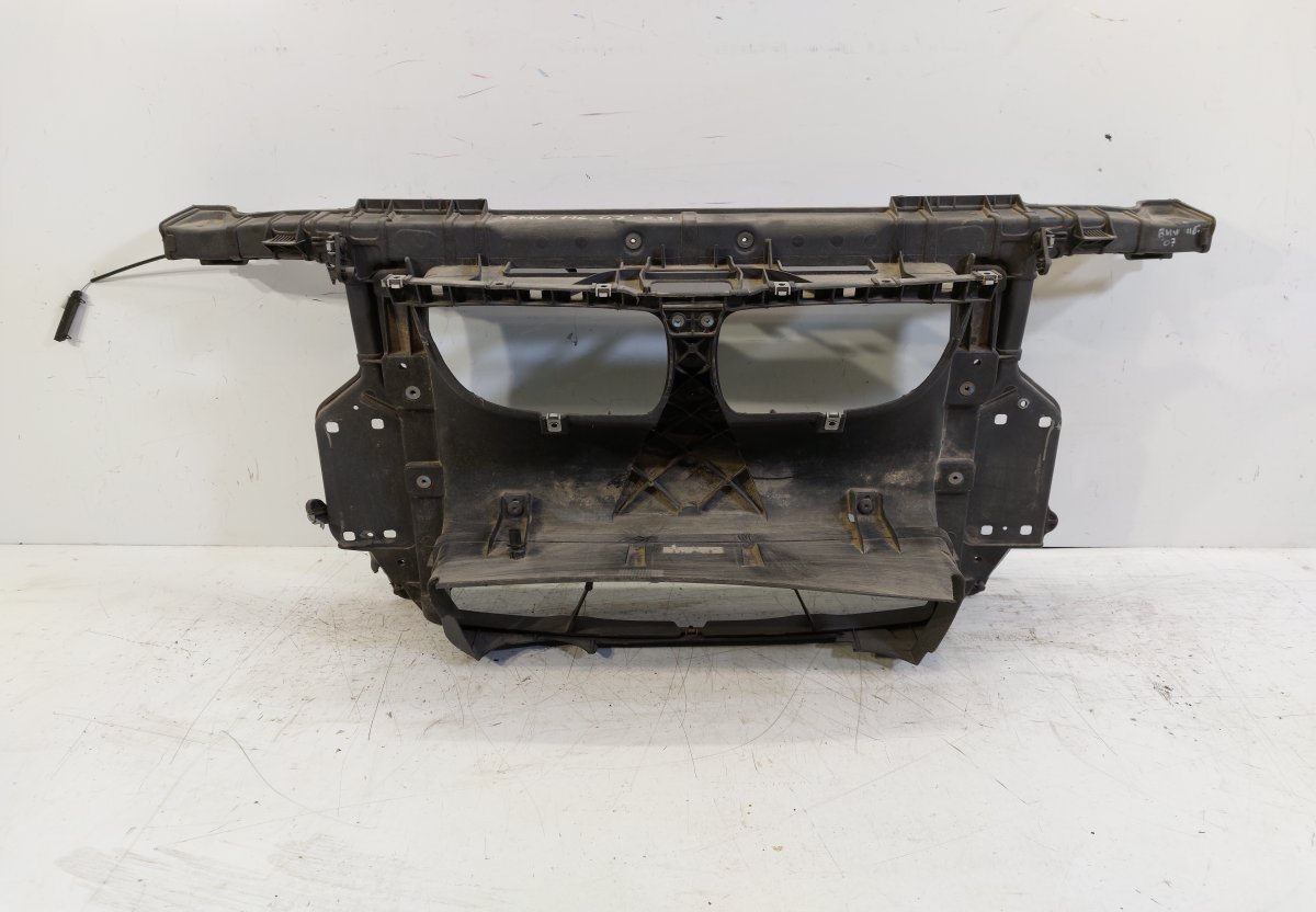 BMW 1 (E81 / E82 / E87 / E88) Front panel