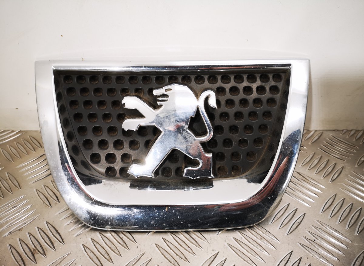 Peugeot 3008 Badge emblem front