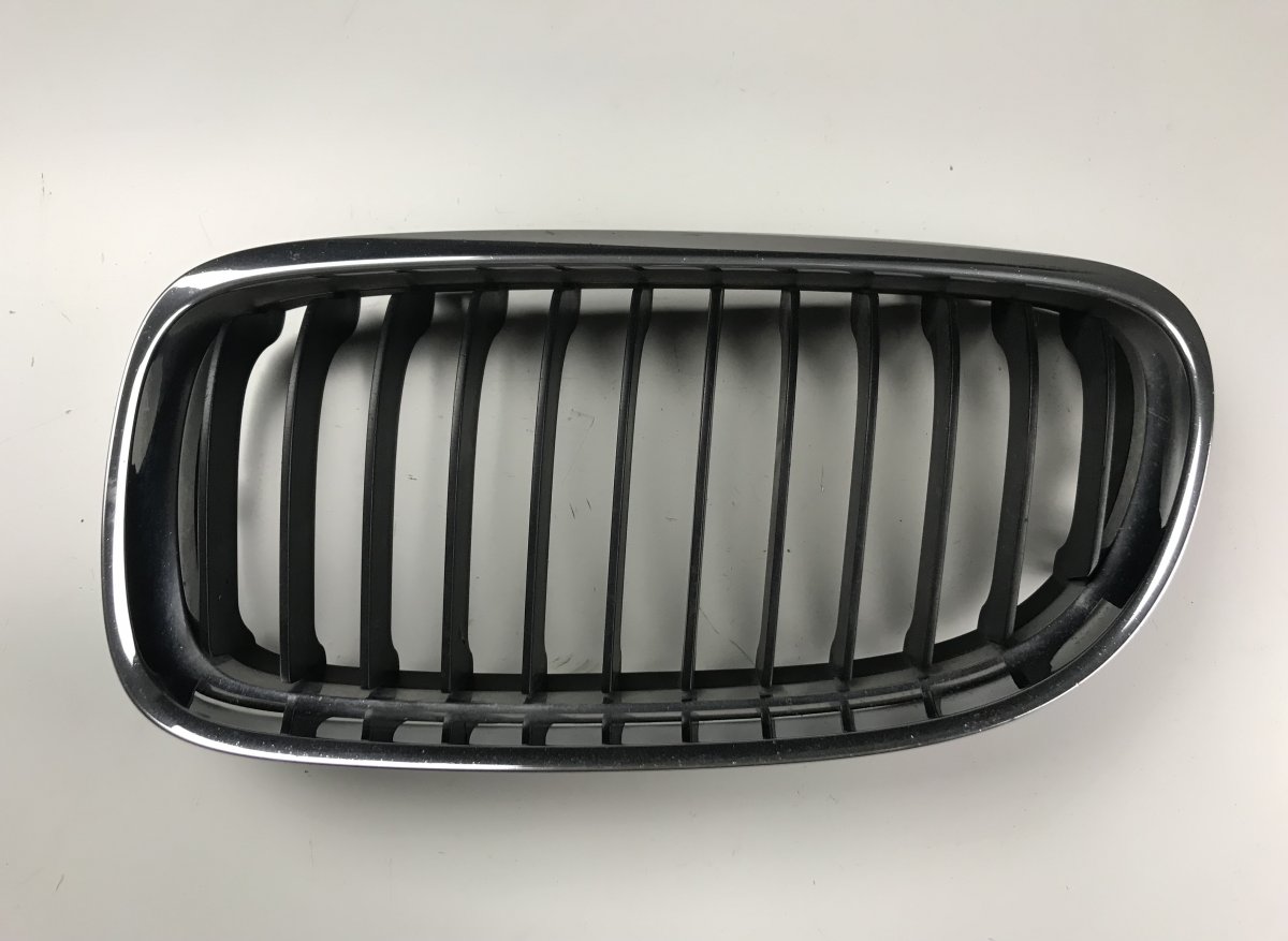 BMW 3 (E90 / E91 / E92 / E93) Radiator Grille left part