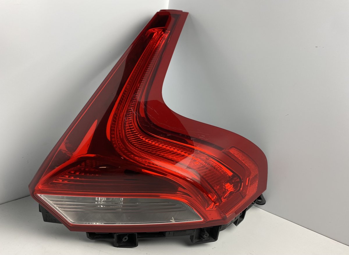 Volvo V40 Tail light, right VOLVO V40 (2012-2019) Tail light, right 3128334...