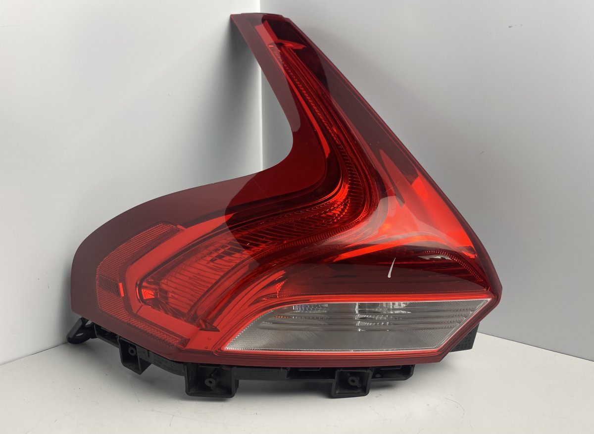 Volvo V40 tagatuli (vasak) VOLVO V40 (2012-2019) Tail light left 31395478
...