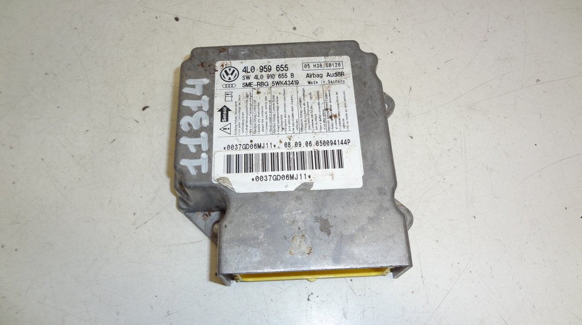 Audi Q7 (4L) Airbag Control Unit AUDI Q7 (4L) (2006-2015) Airbag Control Unit 4L...
