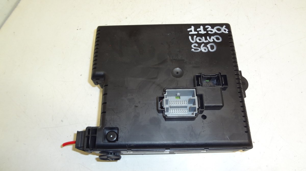 Volvo S60 Fuse box VOLVO S60 I (RS) (2000-2010) Fuse box 30786646
...