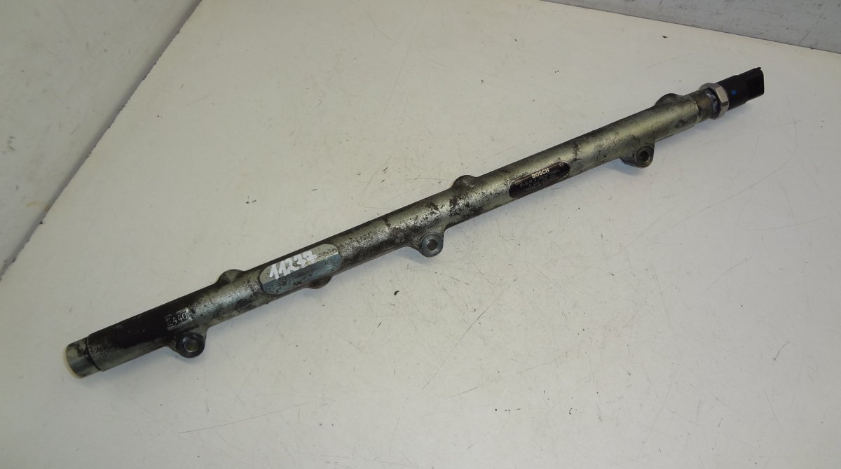 BMW 5 (E39) Fuel Distributor / fuel rail BMW 5 (E39) (1995-2004) Fuel Distributor / fuel...