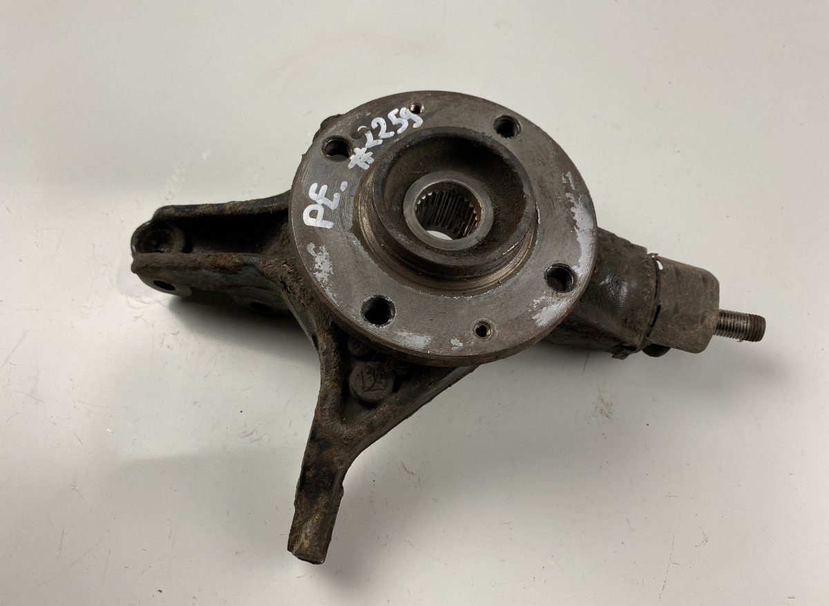 Citroen Berlingo Front right wheel bearing housing CITROËN BERLINGO III (2008-2018) front right wh...
