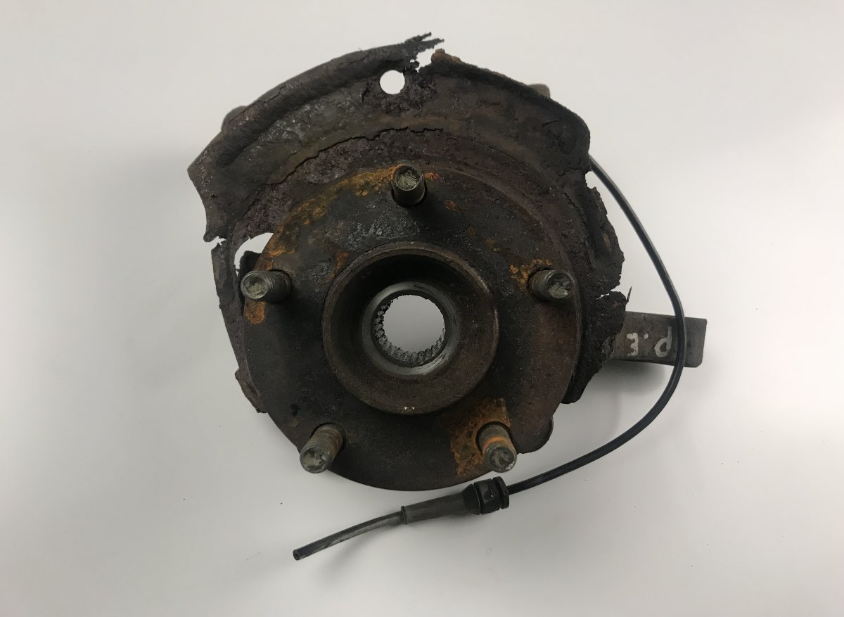Nissan X-Trail Wheel bearing housing front right NISSAN X-TRAIL I (T30) (2001-2007) Wheel bearin...