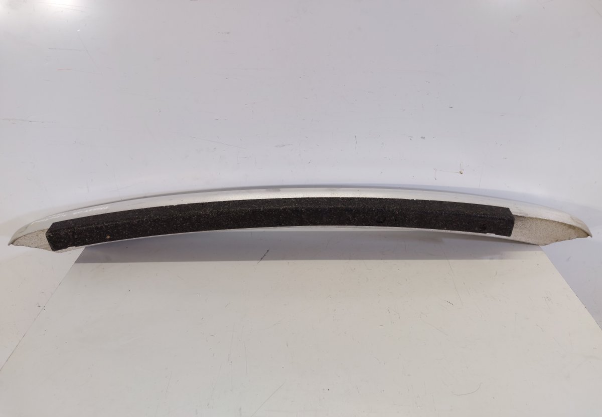 Volkswagen Passat задний бампер, штифт VW PASSAT B5 (3B3) (2000-2005) Rear bumper beam...