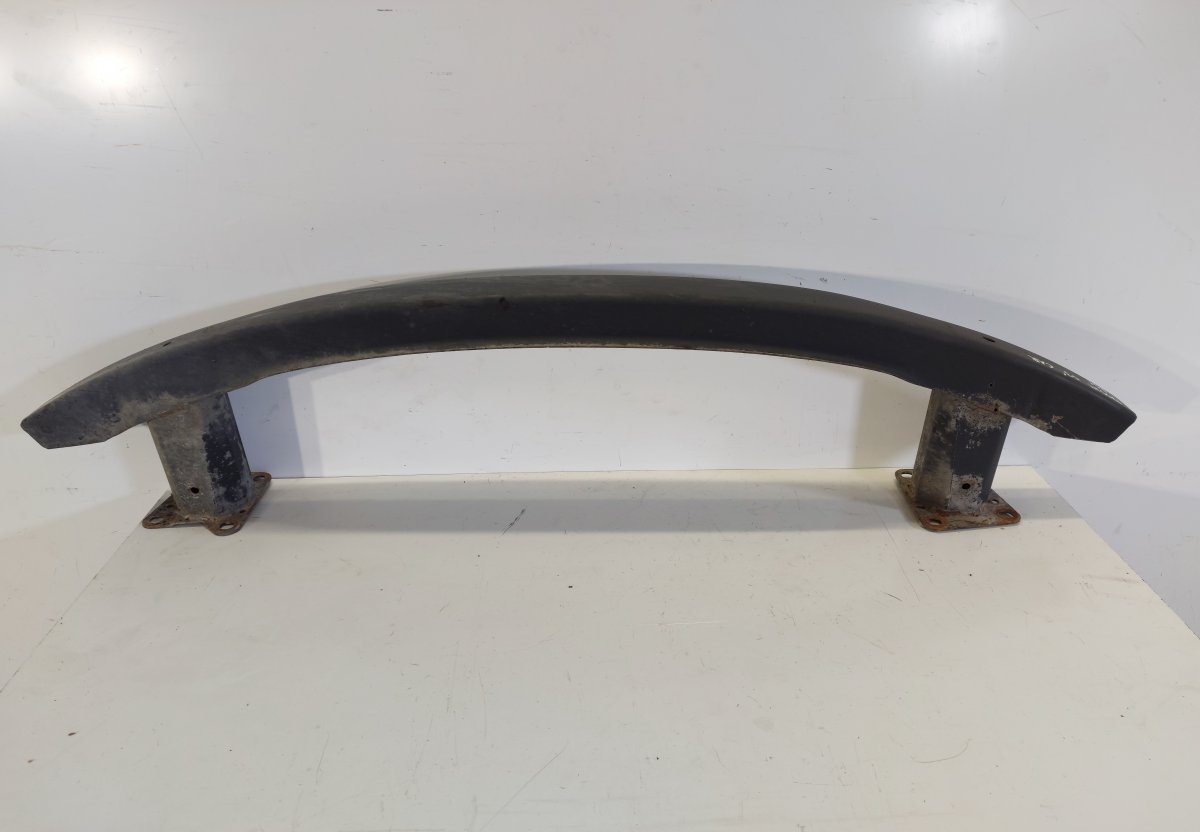 Volkswagen Passat передний бампер, штифт VW PASSAT B5 (3B3) (2000-2005) Front Bumper Bea...