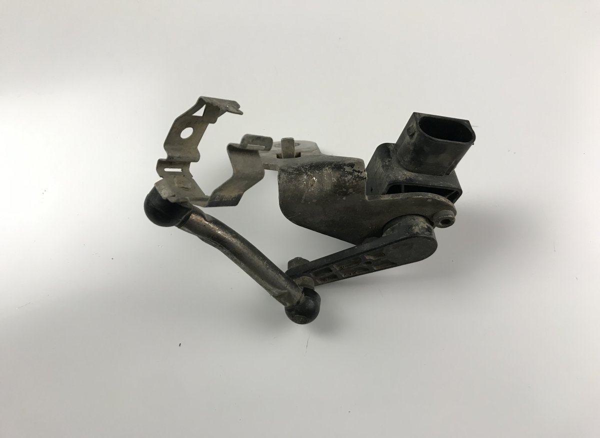 BMW X1 (E84) Suspension level sensor front left BMW X1 (E84) (2009-2015) Suspension level senso...