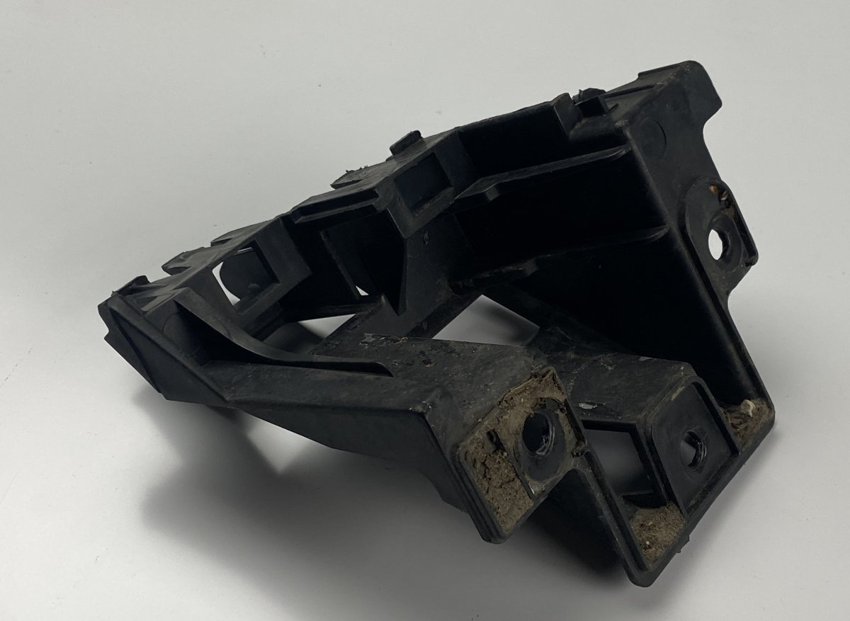 Volkswagen Jetta Rear bumper carrier holder on left fender VW JETTA VI (162) (2010-2018) Rear bumper carri...