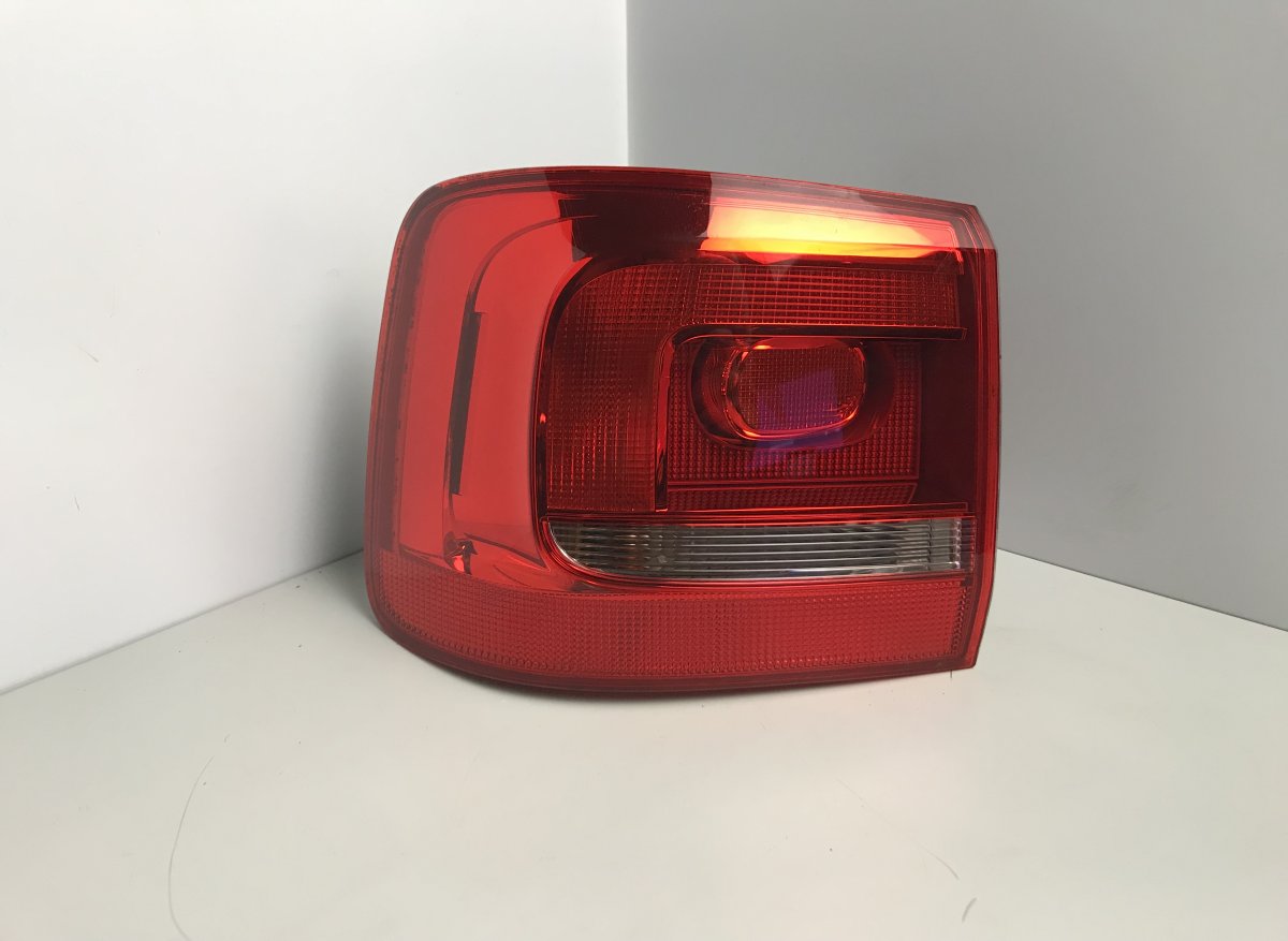 Volkswagen Touran takavalo (vasen) VW TOURAN (1T3) (2010-2015) Tail light left 176...