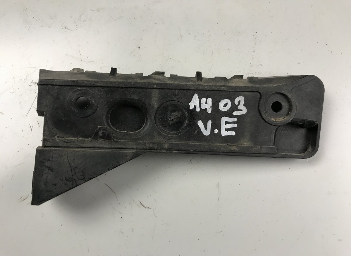 Audi A4 (B6) Front Bumper bracket on fender left Front Bumper bracket on fender left — AUDI A4 (...