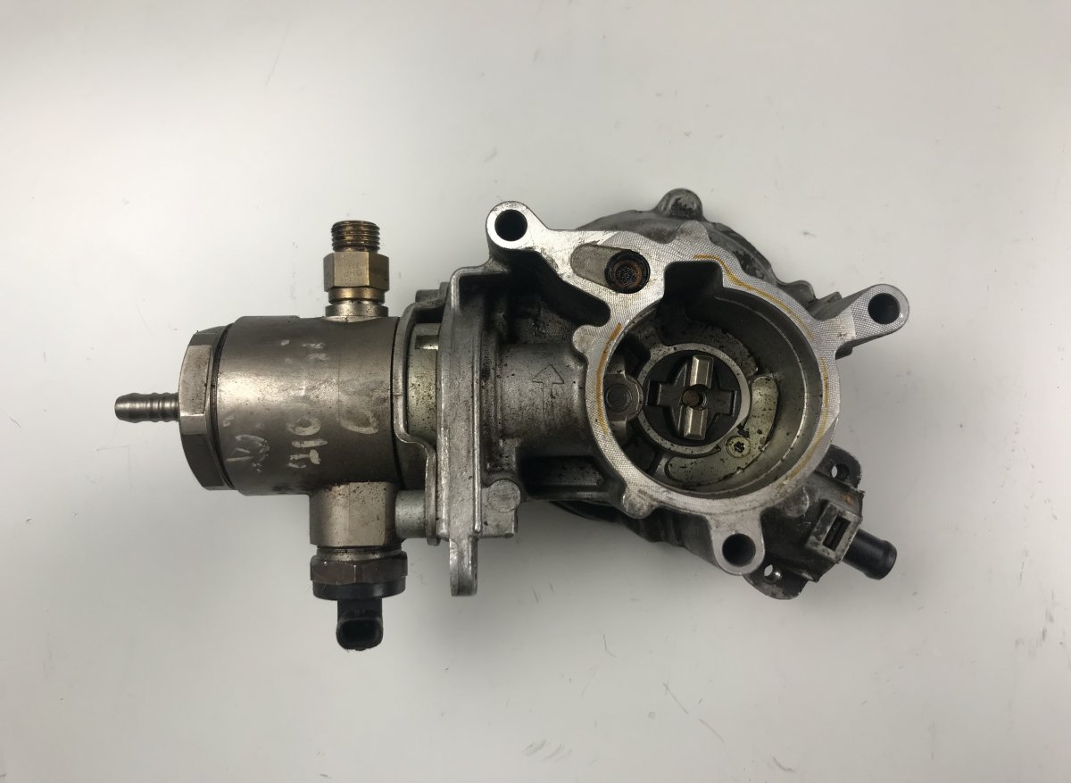 Audi A4 (B8) Vacuum pump Brakes AUDI A4 / A4 ALLROAD (B8) (2007-2015) Vacuum pu...