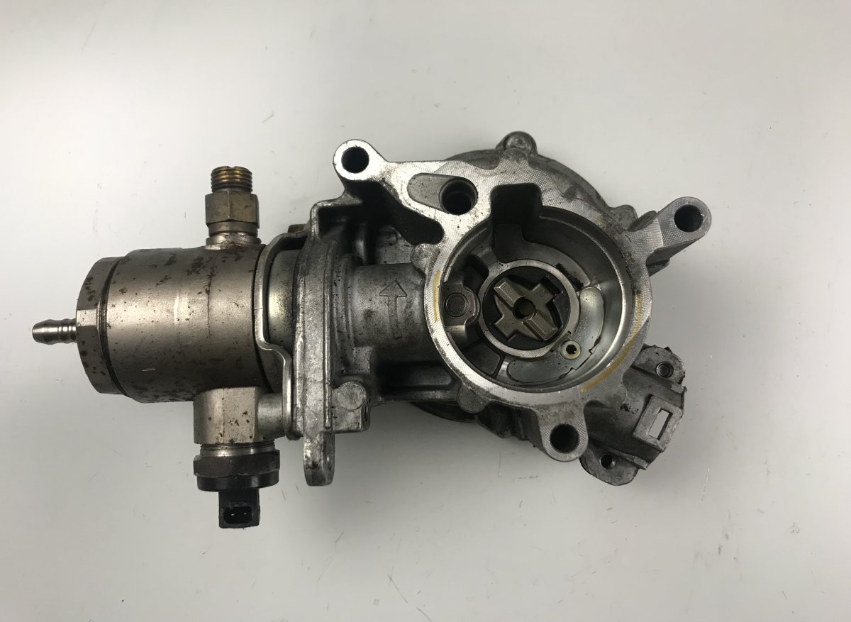 Audi A4 (B8) Vacuum pump Brakes AUDI A4 / A4 ALLROAD (B8) (2007-2015) Vacuum pu...