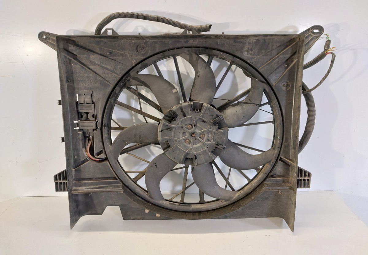 Volvo XC90 Electric Radiator Fan Electric radiator fan — VOLVO XC90 (I) (2002-20...