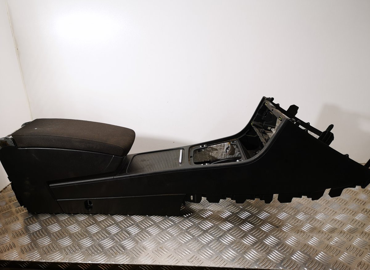 Volkswagen Passat center console VW PASSAT B6 (3C) (2005-2010) center Console 3C...