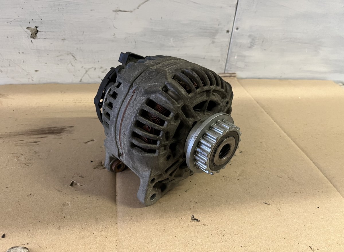 Volkswagen Transporter (T5, Caravelle, Multivan) Alternator VW TRANSPORTER T5 / MULTIVAN (7H, 7E, 7J) (2003...