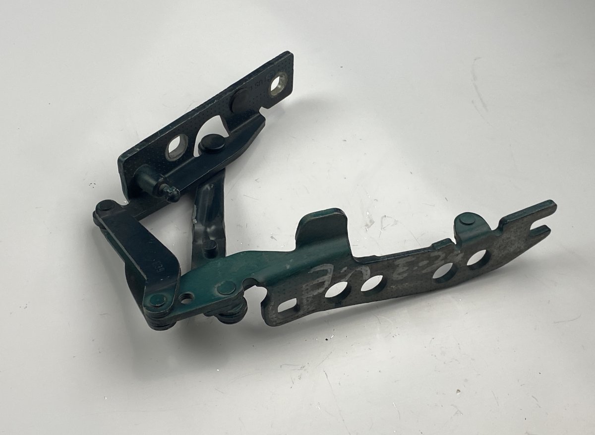 BMW 5 (E39) Bonnet Hinge Left BMW 5 (E39) (1995-2004) Bonnet Hinge Left

Gene...