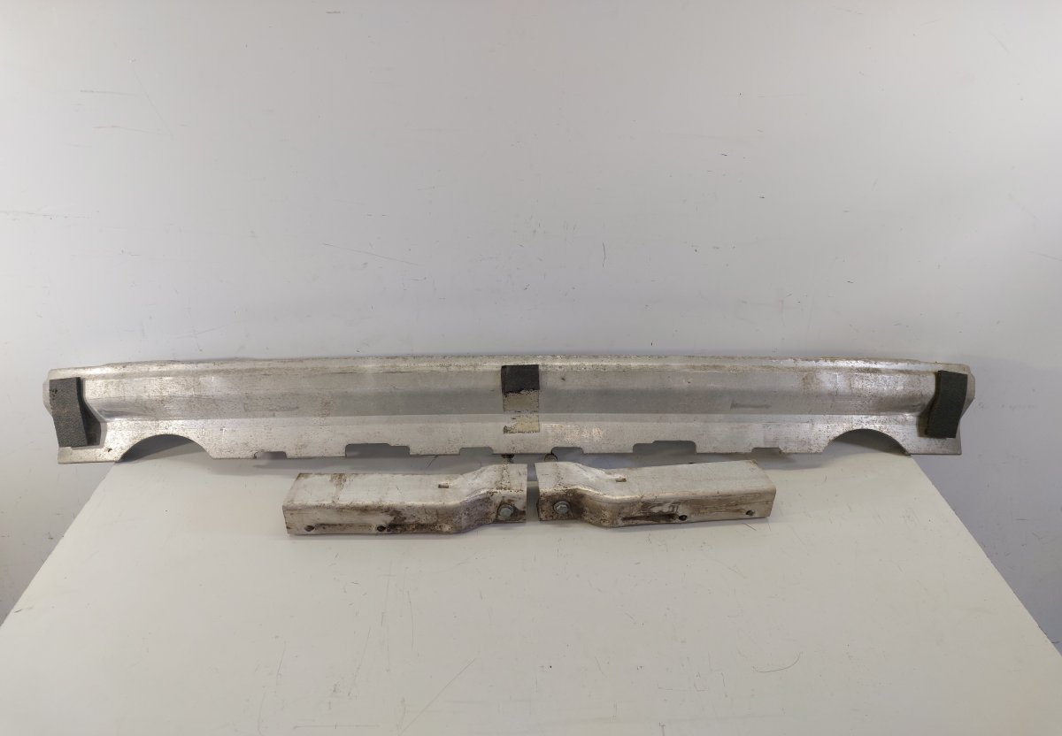 Audi A6 (C5) передний бампер, штифт AUDI A6 / A6 ALLROAD (C5) (1997-2005) Front Bum...